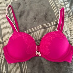Victoria’s Secret pink lace & white trim bra..size 32D